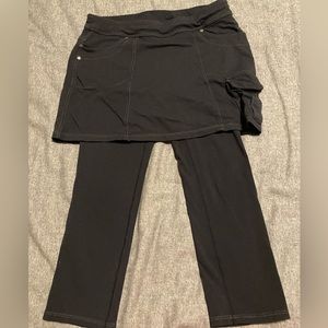 Athleta Size Bettona 2 in 1 Skirt Capri Leggings Skort Black Modest Active Sz‎ S